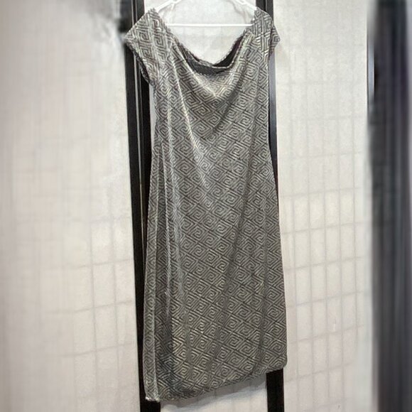 Derek Heart Black Silver Shimmery Greek Key Shift Dress Boat Neck Cap Sleeve 1X - Picture 3 of 14